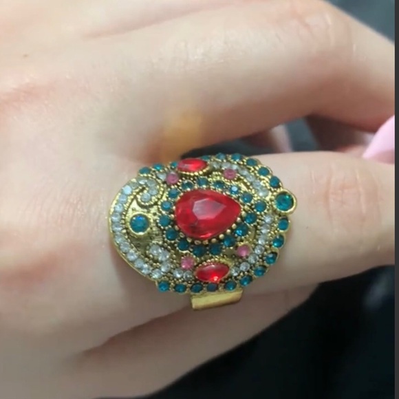 NWOT Exquisite Vintage Inspired Faux Ruby Rhinestone Cocktail Statement Ring - Picture 1 of 8